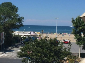 RICCIONE sul MARE con SPIAGGIA COMPRESA bifamiliare Riccione